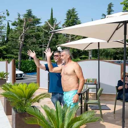 Ile מלון פסקיארה דל גארדה